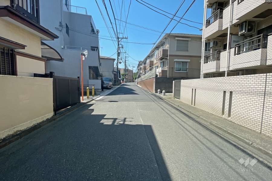 敷地東側の前面道路