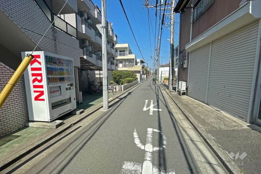 敷地北側の前面道路
