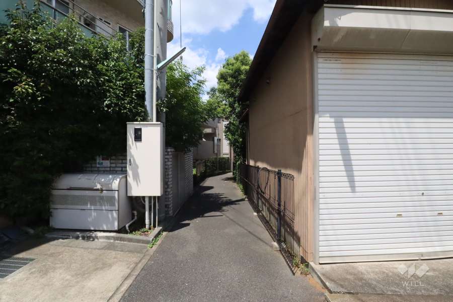 敷地東側の前面道路