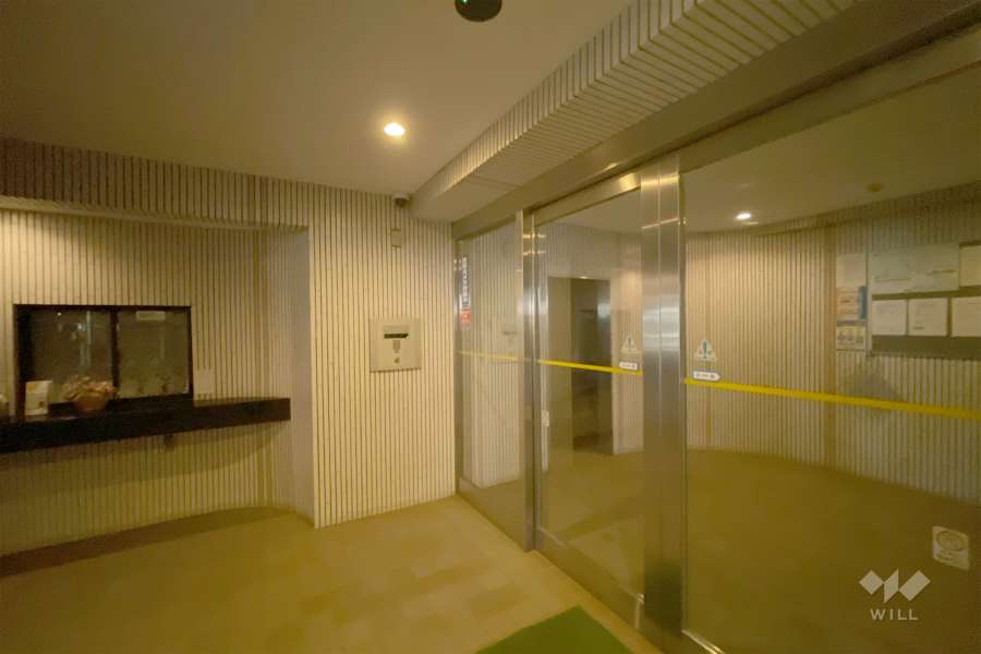 エントランスはオートロック付きです。