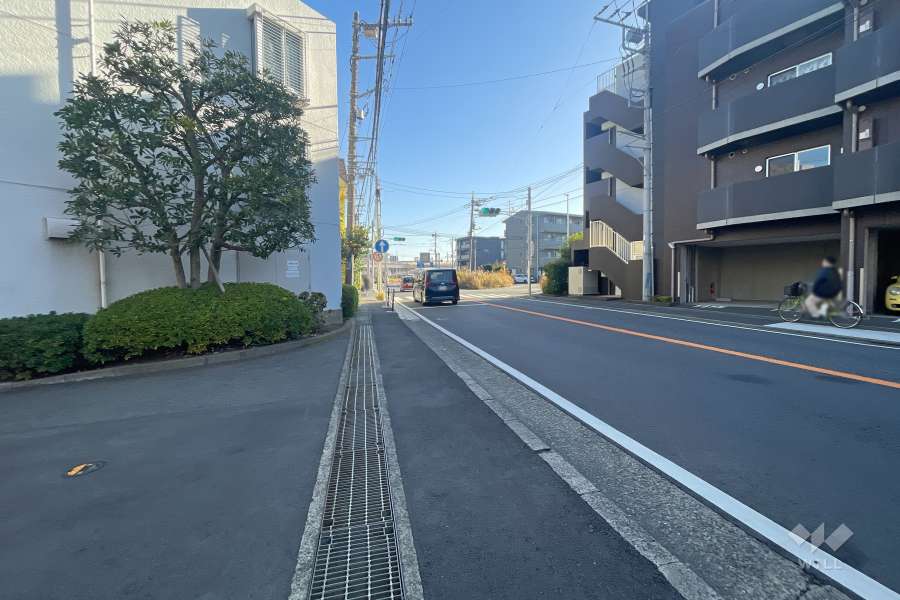 敷地南側の前面道路