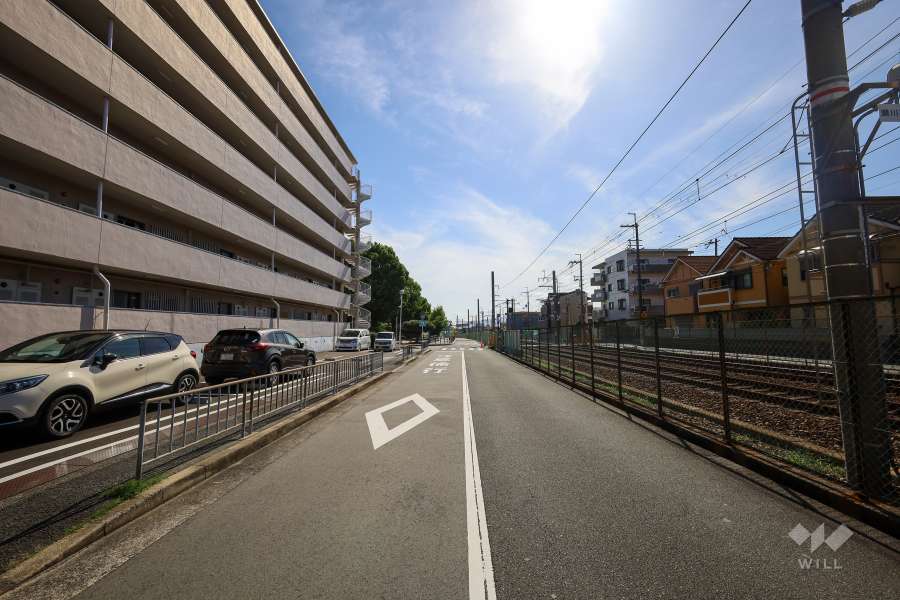 敷地北側の前面道路（東側から）