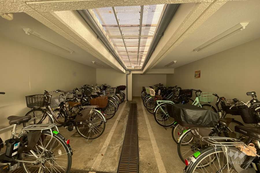 屋内に設けられた駐輪場