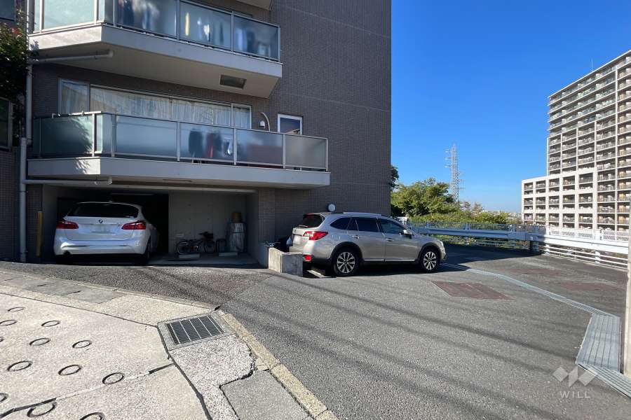 敷地内駐車場（屋内・屋外平面式）