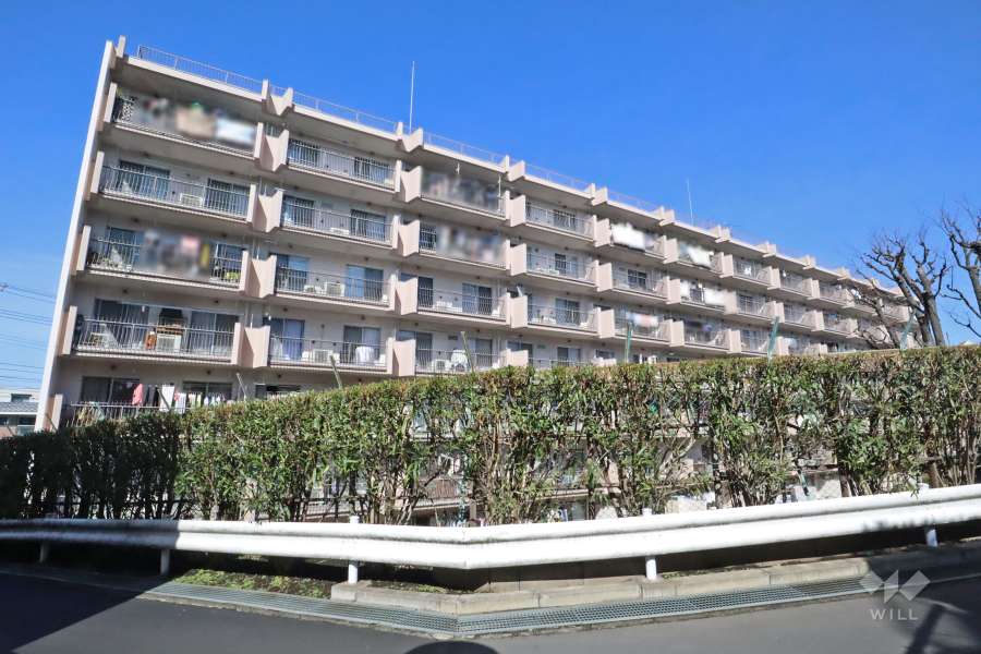 東急ドエル梶ヶ谷ビレジA棟の外観（南側から）