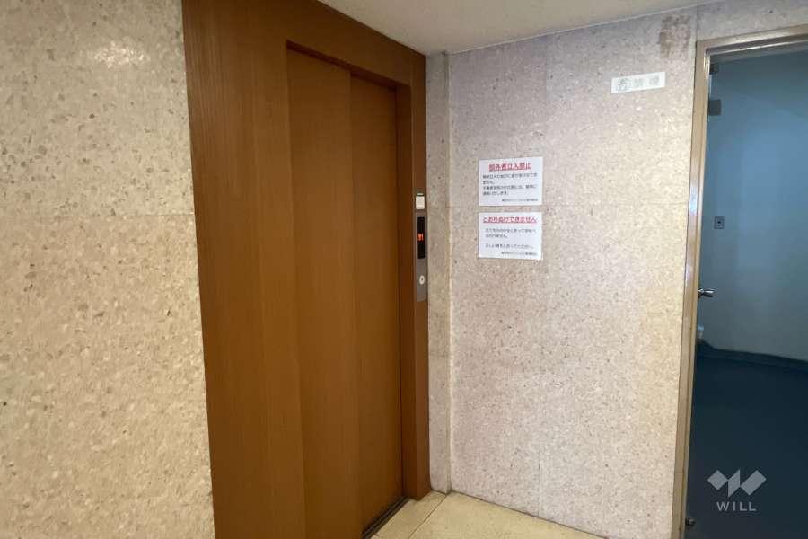 共用のエレベーター