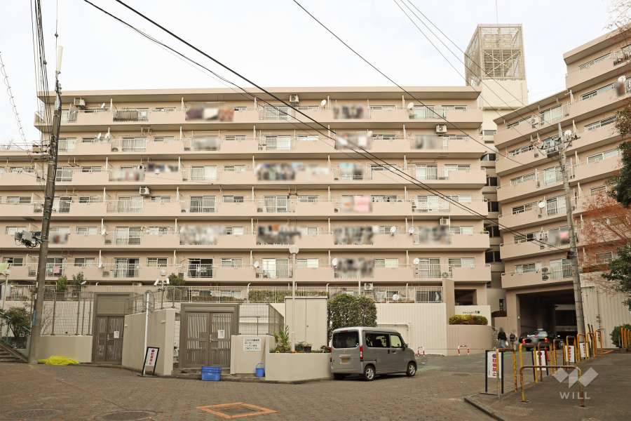 クイーンハイツ久地の外観（南側から）