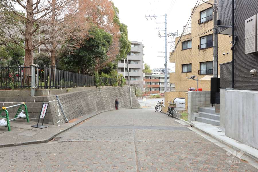 敷地南西側の前面道路