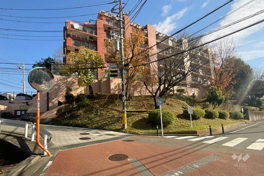 ライオンズマンション久末の外観（西側から）