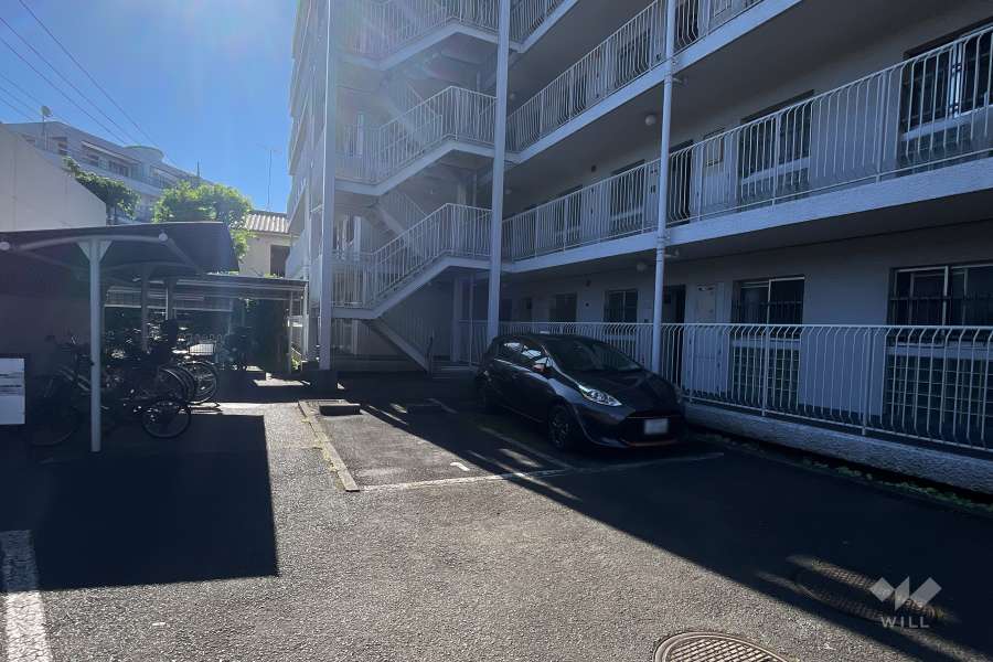 敷地内駐車場（屋外平面式）と駐輪場