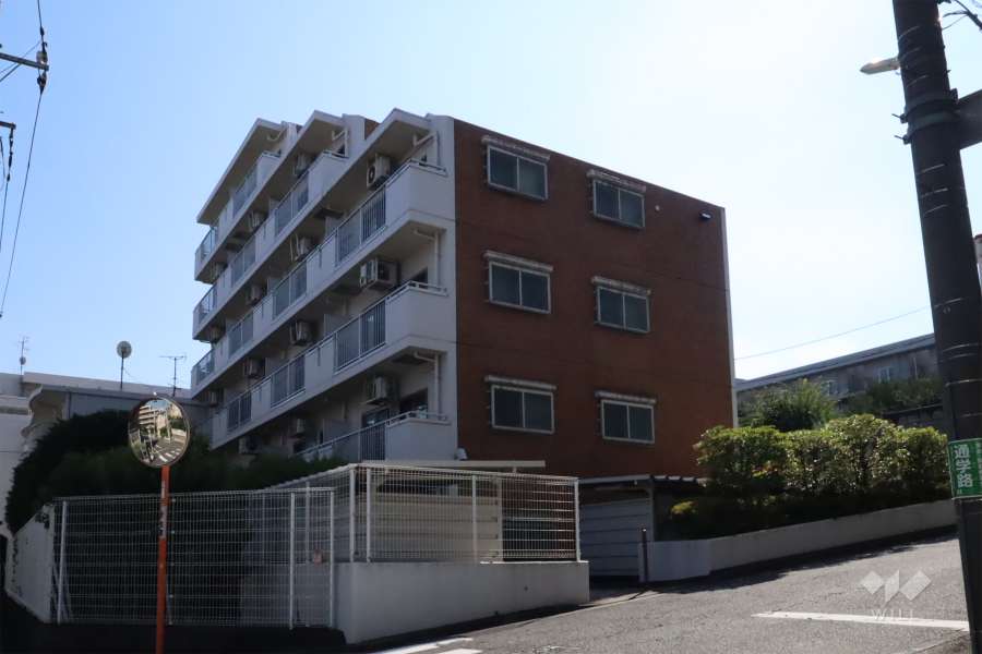 フロリード梶ヶ谷スカイマンションの外観(北東側から)