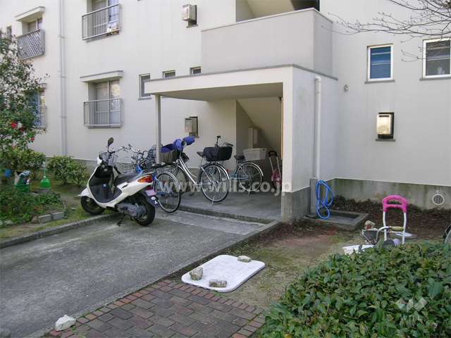 住戸入口（共用ポスト）