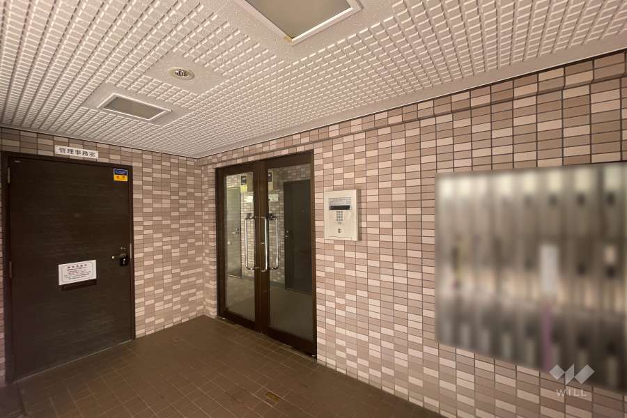 エントランスはオートロック付きです。