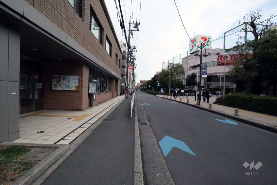 敷地北側の前面道路(東側から)