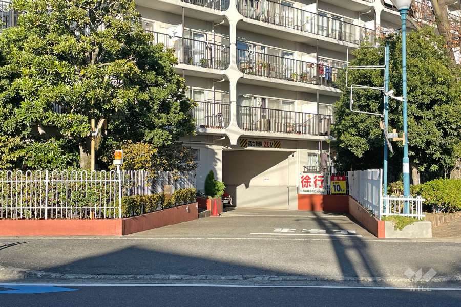 駐車場の出入り口