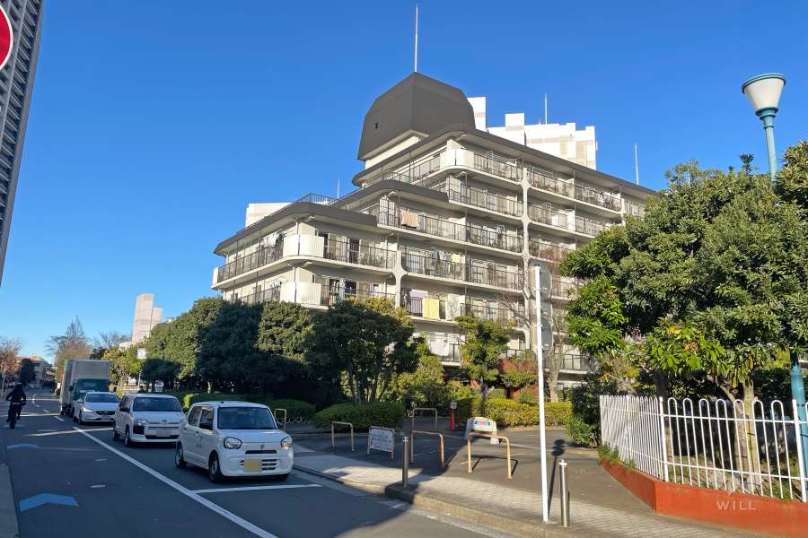 敷地南西側の前面道路（南東側から）