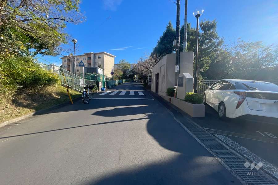 敷地東側の前面道路　