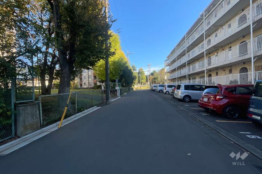 敷地北東側の前面道路