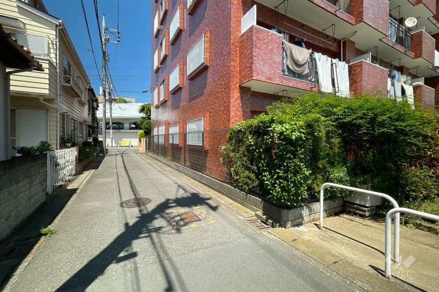 敷地の西側道路