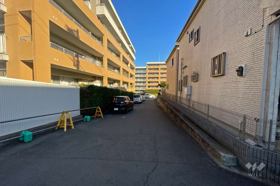 敷地南側の前面道路