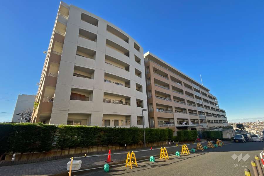 クレストフォルム日吉レインボーズヒルパークサイド棟の外観（南東側から）