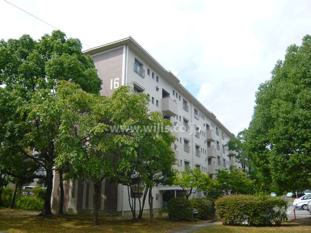 箕面粟生第２住宅16棟の外観（北東側から）
