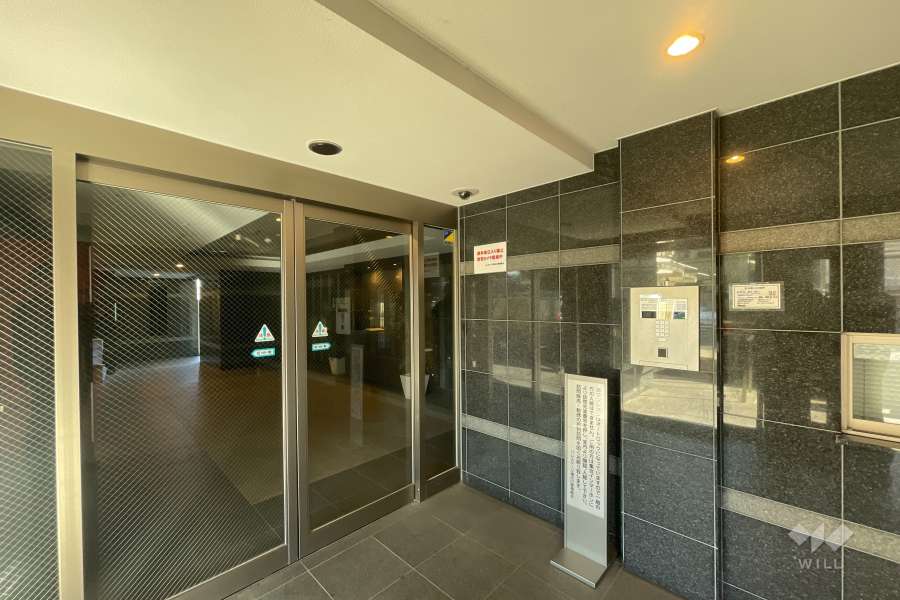 エントランスはオートロック付きです。