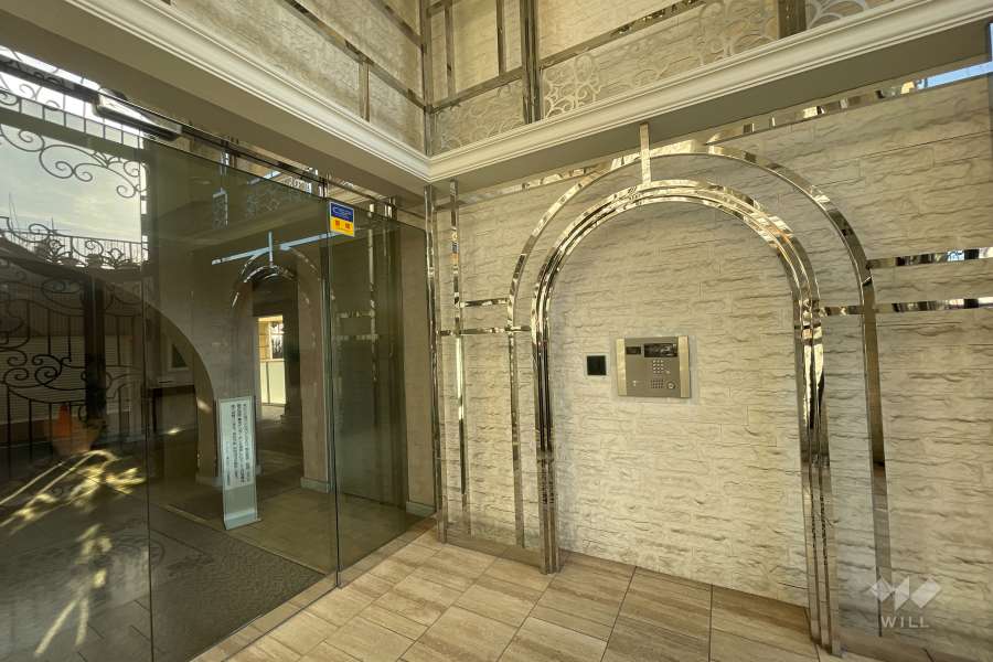 エントランスはオートロック付きです。