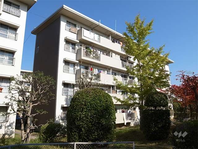 箕面粟生第２住宅17棟の外観（南西側から）