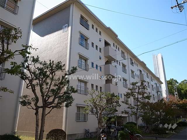 箕面粟生第２住宅18棟の外観（北東側から）