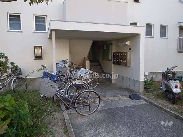 住戸入り口と共用ポスト