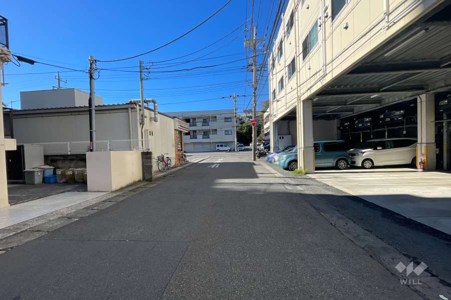 敷地北側の前面道路