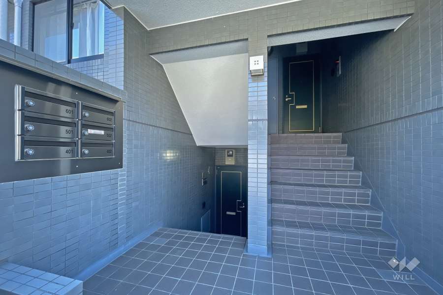 住戸入り口と共用ポスト