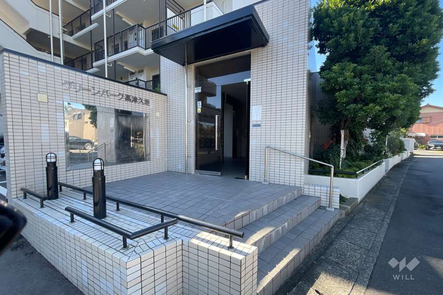 エントランスはオートロック付きです。