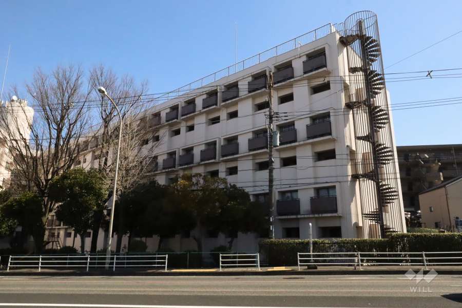 東急ドエル梶が谷ビレジA棟の外観(北西側から)