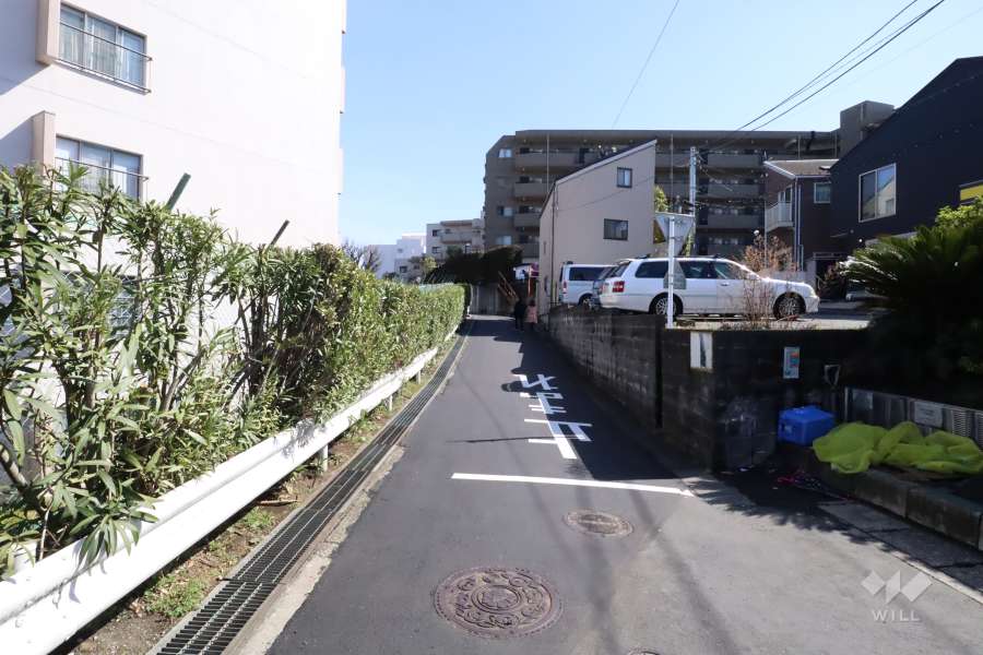 敷地南側の前面道路
