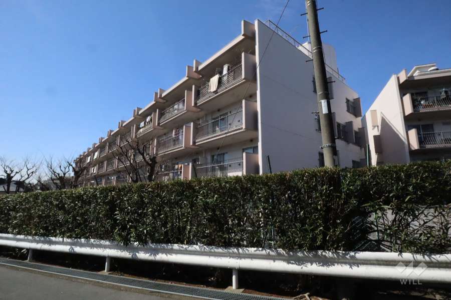 東急ドエル梶が谷ビレジA棟の外観(東側から)