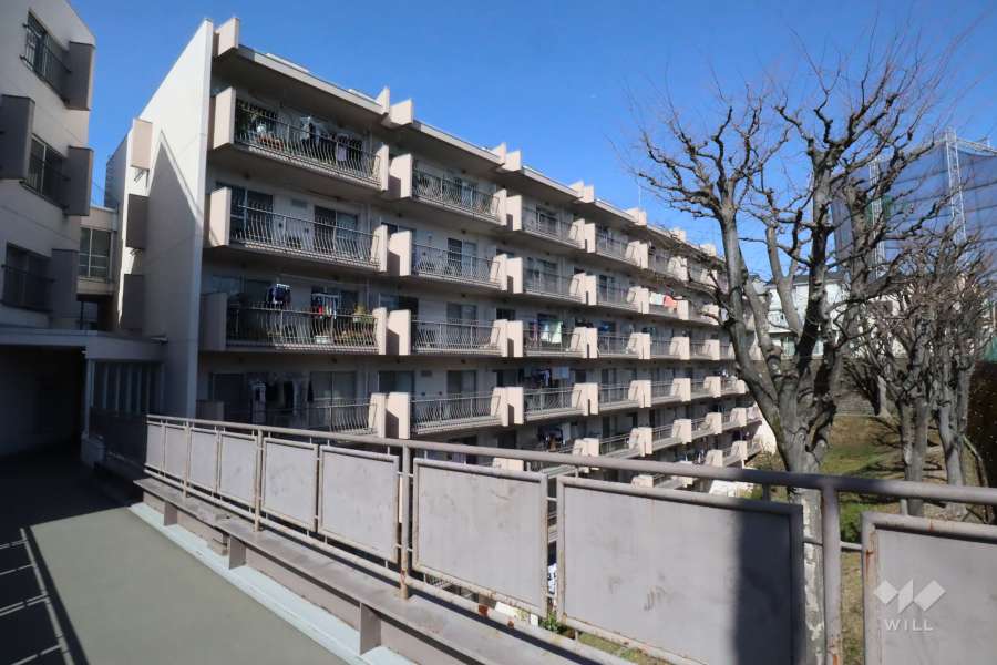 東急ドエル梶が谷ビレジB棟の外観(南東側から)