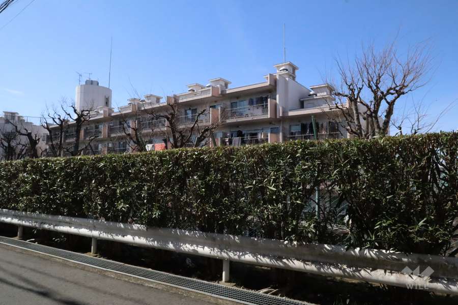 東急ドエル梶が谷ビレジB棟の外観(東側から)