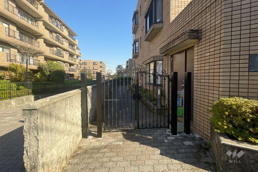 エントランスアプローチ　