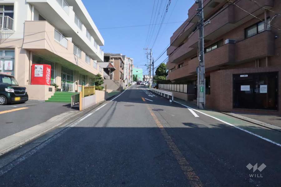 敷地北東側の前面道路