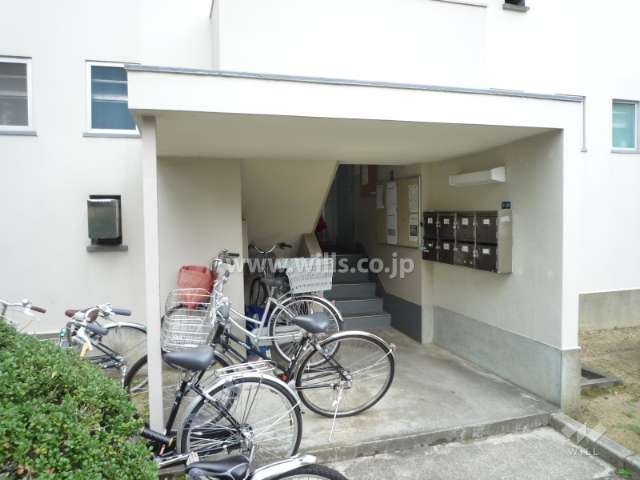 住戸入り口と共用ポスト