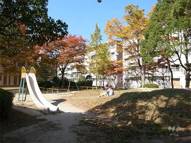 マンションの北側にある公園