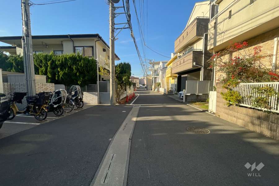 敷地北東側の前面道路　