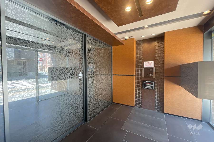 エントランスはオートロック付きです。