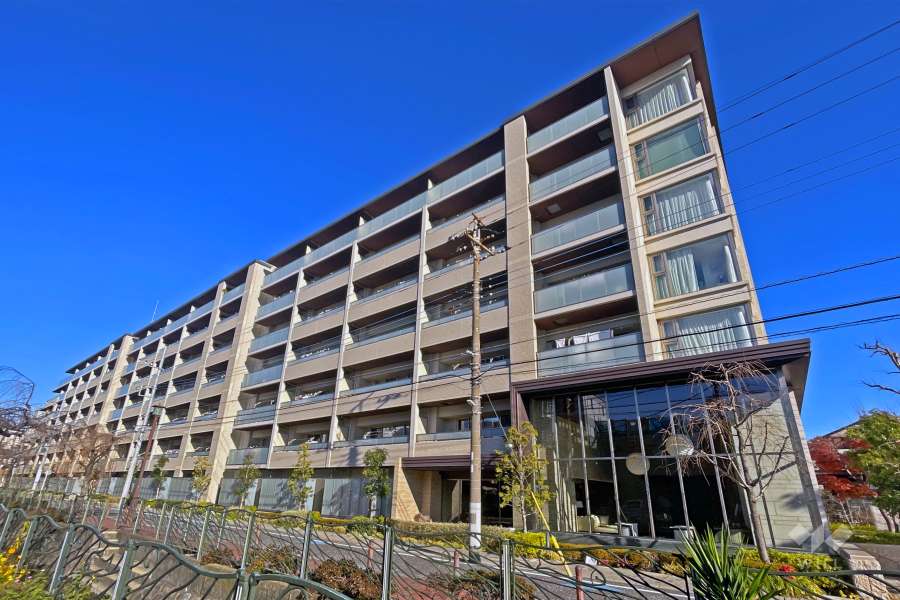 プレミスト溝の口の外観（南側から）