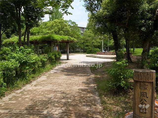 24棟の北側にある敷地内の公園（緑風公園）