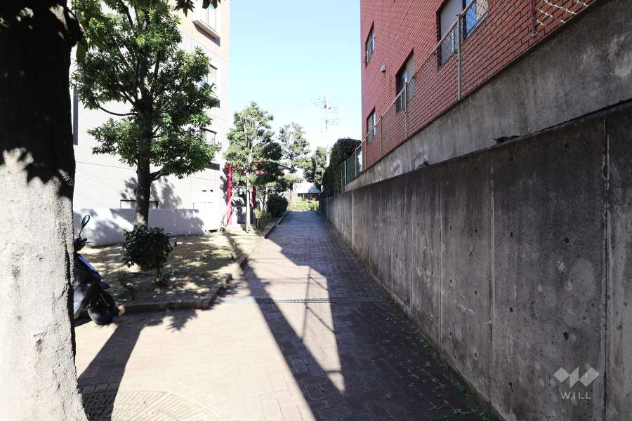 敷地北西側の前面道路