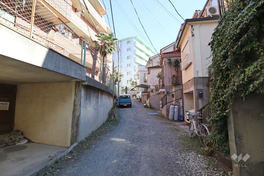 敷地南側の前面道路