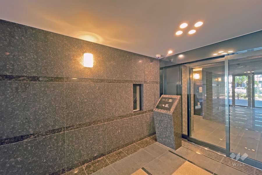 エントランスはオートロック付きです。